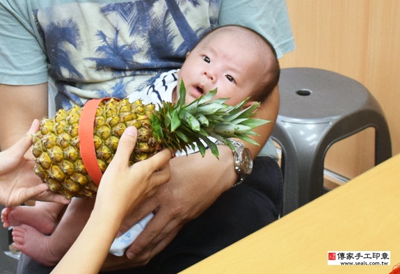 蔡寶寶(台中北區嬰兒寶寶滿月剃頭理髮、免費嬰兒剃胎毛儀式吉祥話)。中國風會場，爸媽寶貝免費穿「日中韓」古裝禮服。專業拍照、DVD光碟、證書。★購買「臍帶章、肚臍章、胎毛筆刷印章」贈送：剃頭、收涎、抓周，三選一。 2015.09.19 照片15